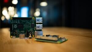 Printplaat als illustratie van de technologie achter een boordcomputer