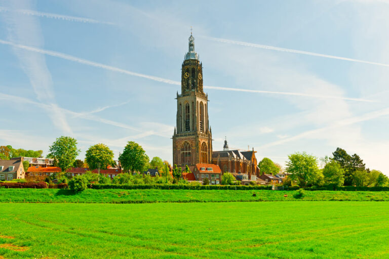 Limburgse kerk in de natuur