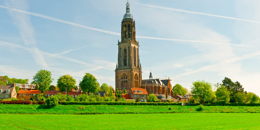 Limburgse kerk in de natuur